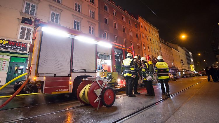 Nach einer Stunde kann die Münchner Feuerwehr den Brand unter Kontrolle bringen.