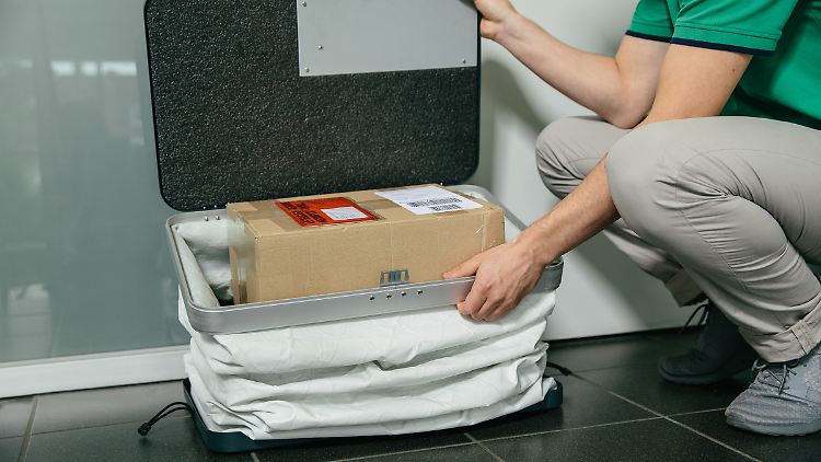 Der Paketbutler fasst auch größere Sendungen.