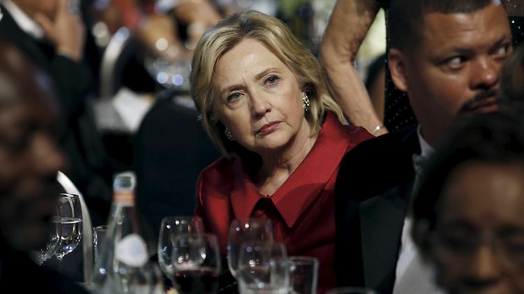 Ein Besuch bei einer Konferenz afroamerikanischen Kongressmitglieder: Clinton wirbt intensiv um schwarze Wähler. Das Momentum aus dem Obama-Wahlkampf scheint aber nachgelassen zu haben.