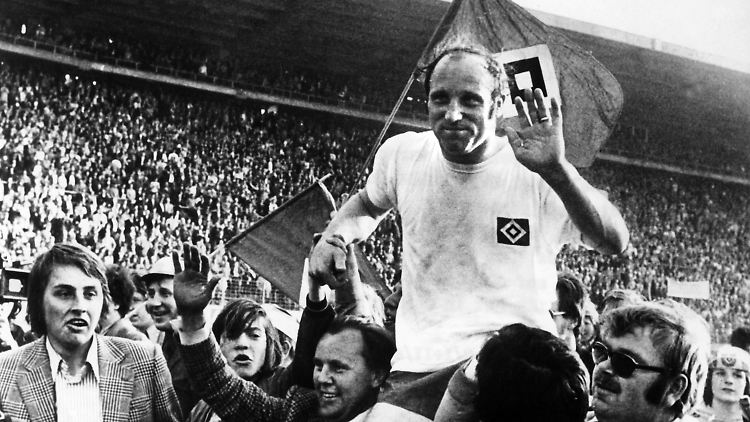 Der Abschied: Uwe Seeler am 1. Mai 1972 im Hamburger Volkspark.