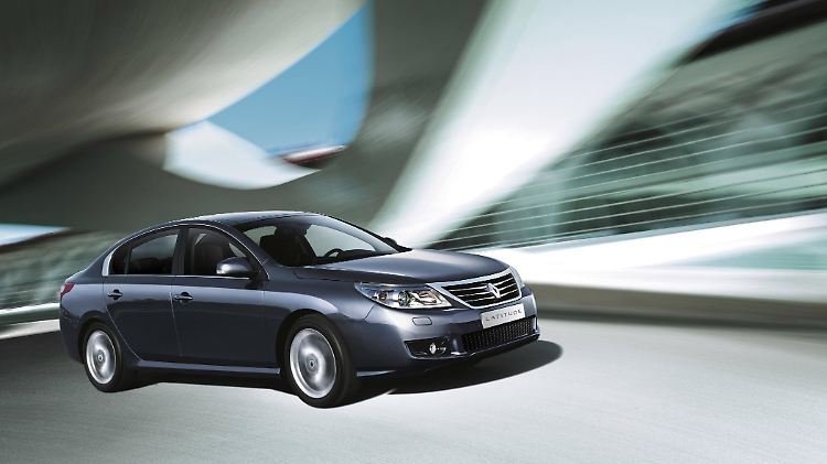 Ganz konservativ: Der Renault Latitude zeichnet sich nicht durch ein progressives Design aus. Er will mit inneren Werten überzeugen.