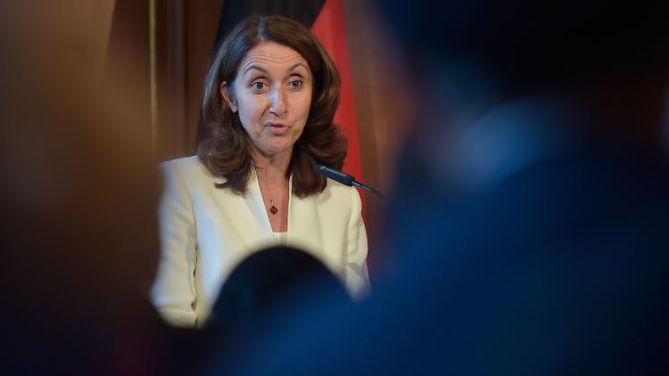 Die Integrationsbeauftragte der Bundesregierung, Aydan Özoguz, hält ein allgemeines Verbot von Kinderehen für keine gute Idee.