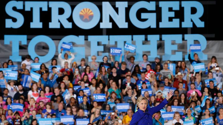 Der Wahlkampf wird härter: Clinton kämpft nicht nur gegen Trump, sondern auch gegen ihr mieses Image.
