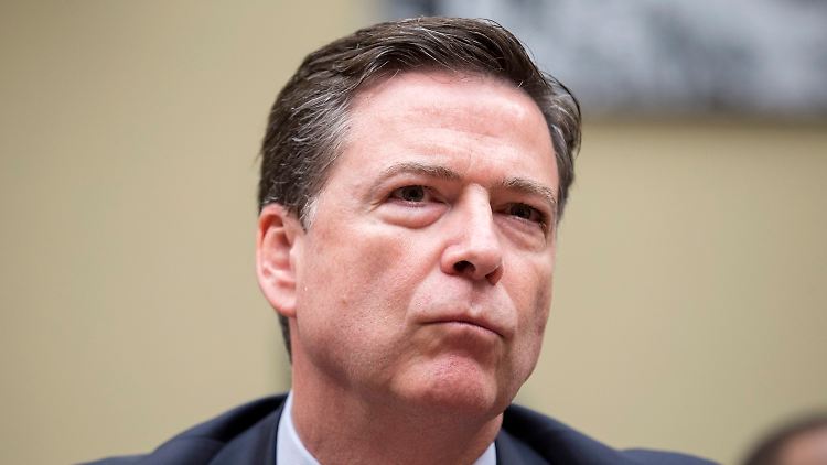James Comey hält es eigenen Angaben für irrenführend, den Amerikanern die Ermittlungen vorzuenthalten.