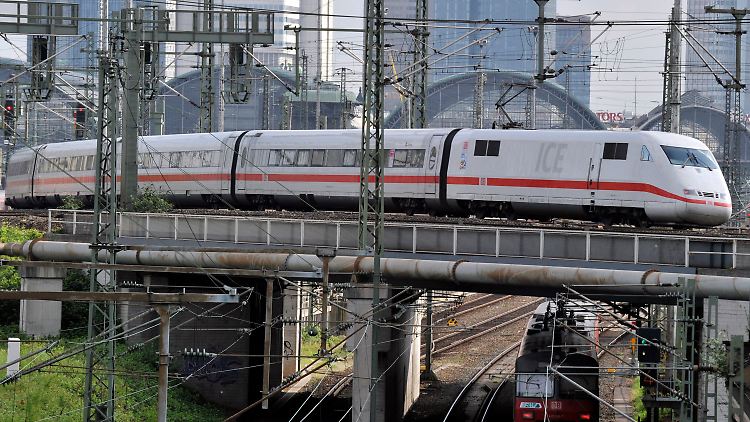 Die Bahn kommt ... künftig auch ohne Papiertickets aus.