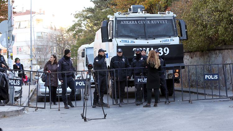 Polizei nahe der HDP-Parteizentrale in Ankara.