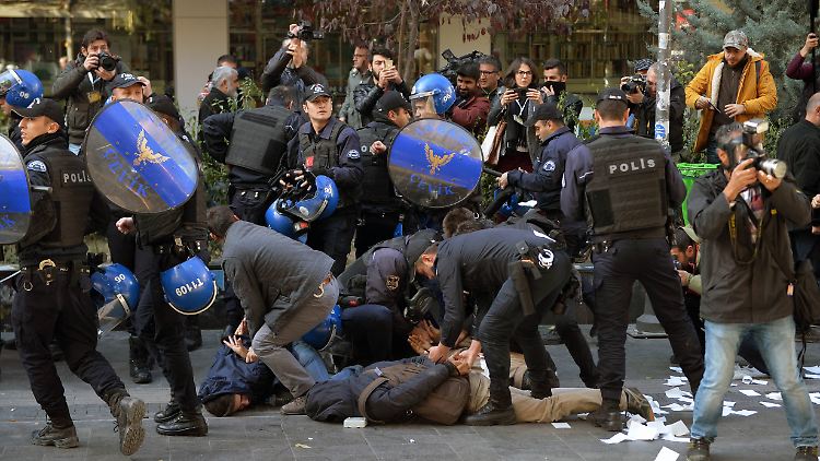 Bei Protesten gegen die Verhaftung von HDP-Politikern kam es in Ankara zu Ausschreitungen.