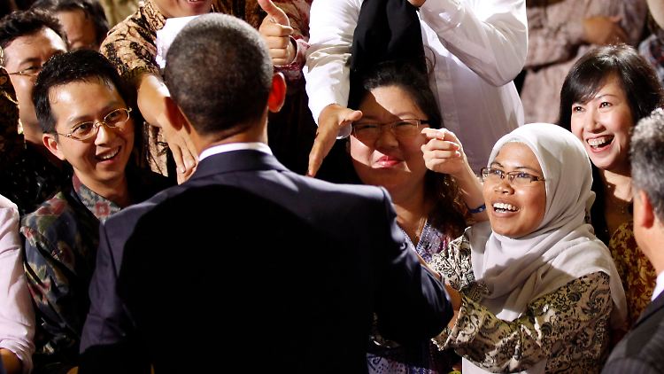 Obama wird an der Universität von Jakarta herzlich empfangen.