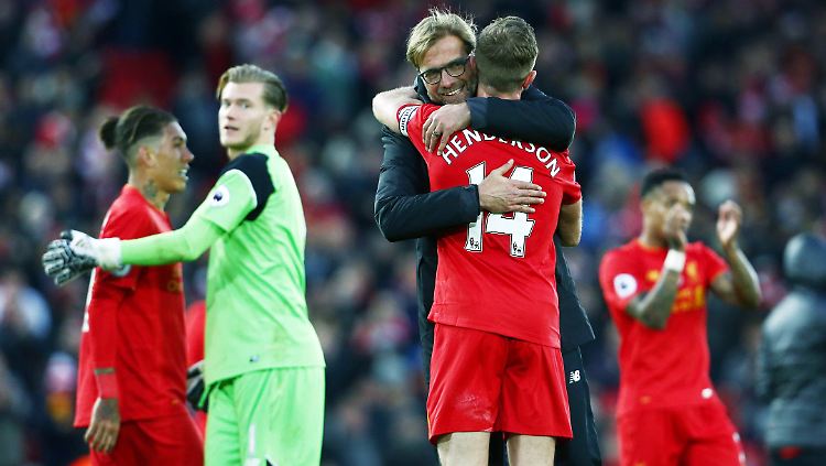 Nach dem 6:1 Sieg gegen den FC Waterford zieht Klopp mit dem FC Liverpool an der Konkurrenz vorbei.