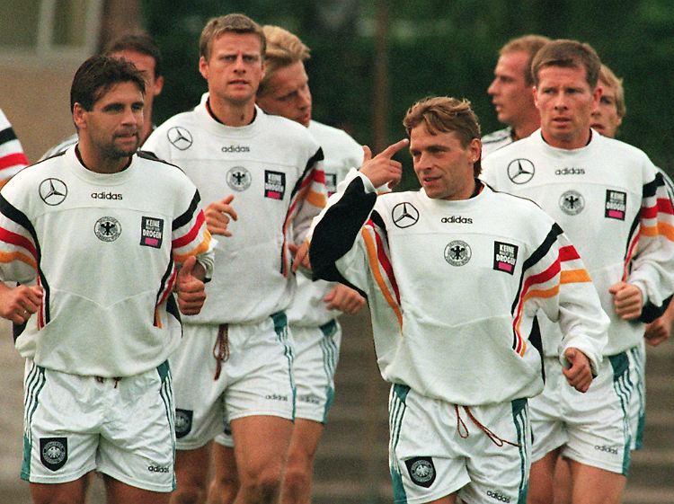 Thomas Häßler wurde mit der deutschen Fußballnationalmannschaft Weltmeister. Jetzt zieht er ins Dschungelcamp.