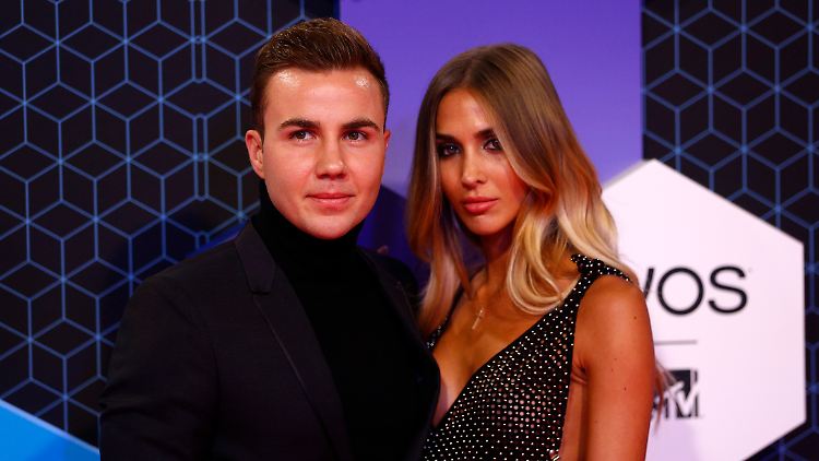 Etwas Ablenkung vom Fußball tut auch Mario Götze gut.