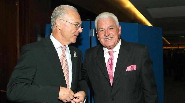 Franz Beckenbauer und Fedor Radmann - enge Kumpels mit fragwürdigen Rollen.