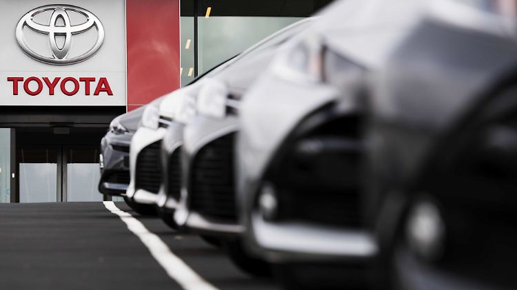 Toyota hatte bereits im Mai angedeutet, dass die Zeiten der Rekordgewinne in Anbetracht der Yen-Stärke vorüber sind. 