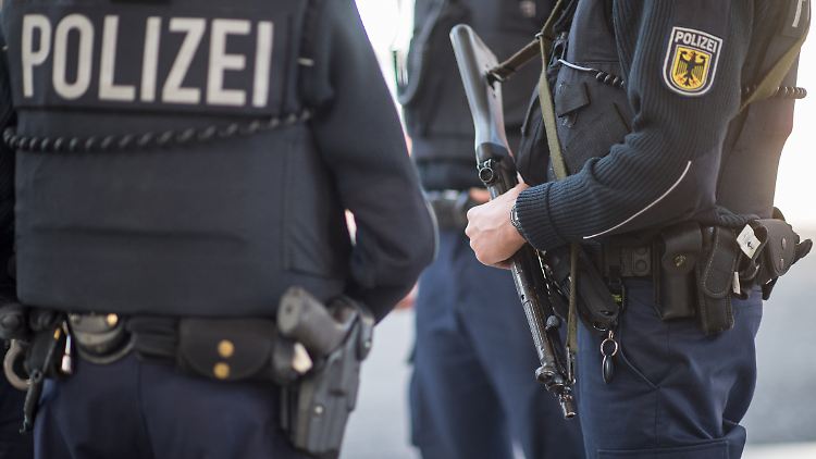 Polizist sein bedeutet zurzeit auch: viele Überstunden.