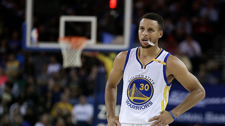 Distanzkönig: Stephen Curry hält jetzt vier von neun Dreierrekorden in der NBA.
