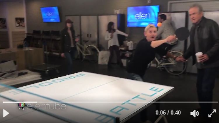 Selbst der Pingpongball spielt mit - beziehungsweise spielt nicht mit.