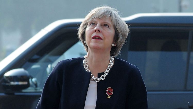 Premierministerin Theresa May besucht derzeit Indien, die Brexit-Debatte wird sie aber auch hier nicht los.
