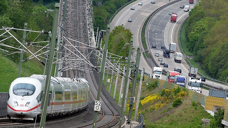 Bis 2030 soll ein beträchtlicher Teil des Güter- und Personenverkehrs im Schienenverkehr abgewickelt werden.