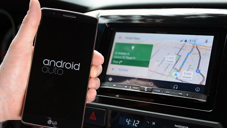 ANdroid Auto bietet seine Dienste jetzt auch in Fahrzeugen an, die nicht vorgerüstet sind. Einzig Bluetooth sollte vorhanden sein.