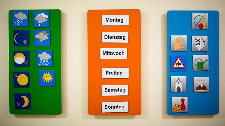Eine Erinnerungstafel für Demenzkranke.