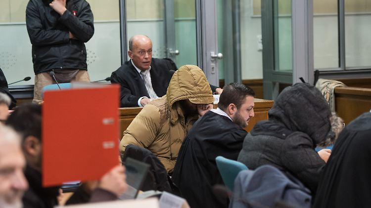 Vor Gericht gaben sich die Angeklagten der "Scharia Polizei" eher zugeknöpft.