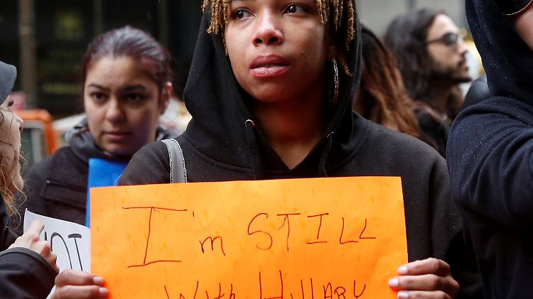 Demonstranten vor dem Trump Tower.