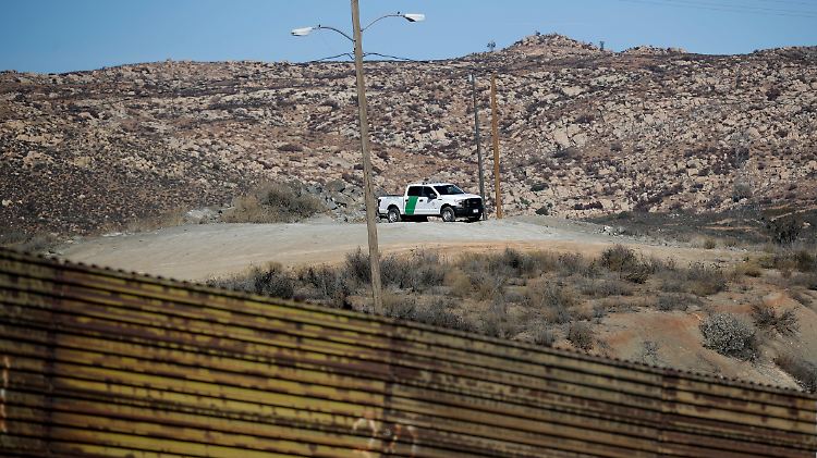An Mexikos Grenze steht bereits über weite Strecken ein Wellblechzaun. Das genügt Trump nicht.