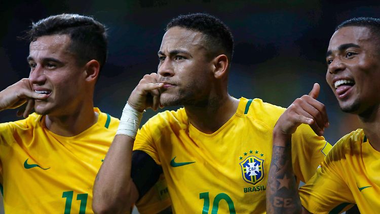 Riefen schon mal symbolisch beim Reisebüro an: Philippe Coutinho, Neymar und Gabriel Jesus (v.r.)
