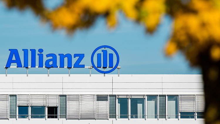 Allianz-Finanzvorstand Dieter Wemmer sieht den Versicherungskonzern für 2016 auf Kurs.
