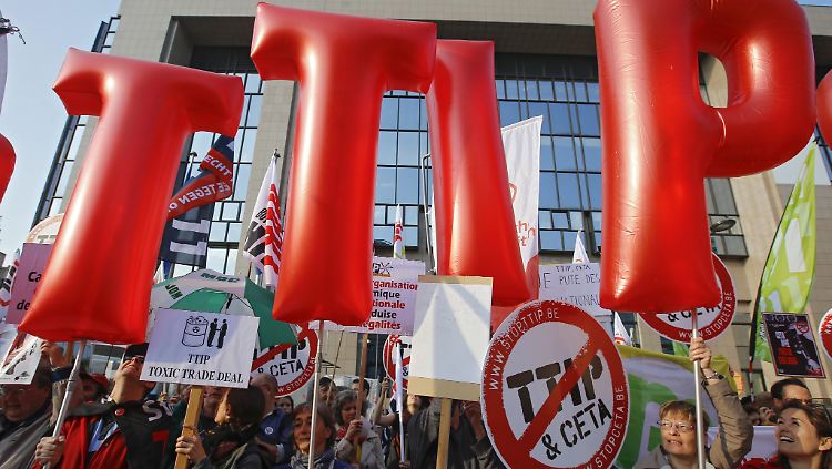 TTIP geht über Zollfragen hinaus und berührt auch Normen für Gesundheits- und Arbeitsschutz und Fragen der Konfliktregelung.