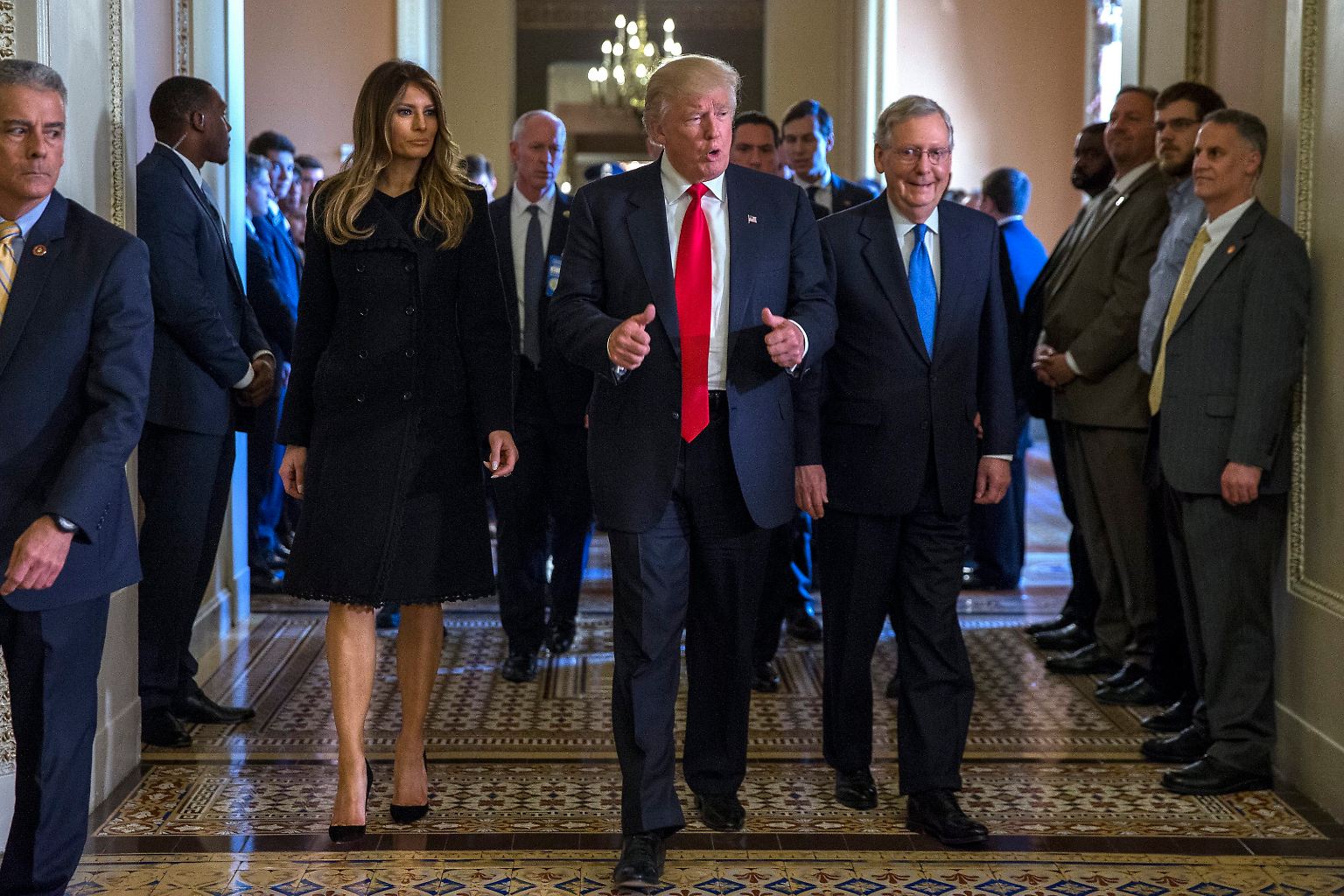 Donald Trump ist am Ziel. Erstmals als gewählter Präsident reist er nach Washington, um die Amtsübernahme im Januar vorzubereiten.