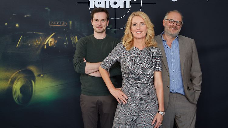 Florian Bartholomäi, Maria Furtwängler und Axel Milberg bei einem Fototermin für : "Taxi nach Leipzig". 