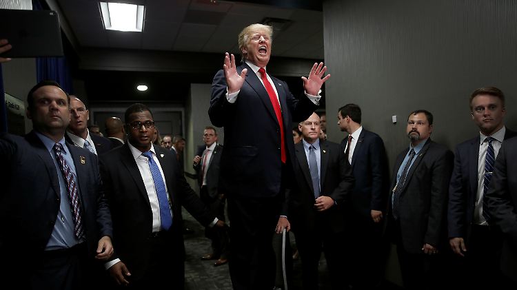 Auch wenn es schwer fällt: Donald Trump wird sich mit dem Establishment in Washington arrangieren müssen. 