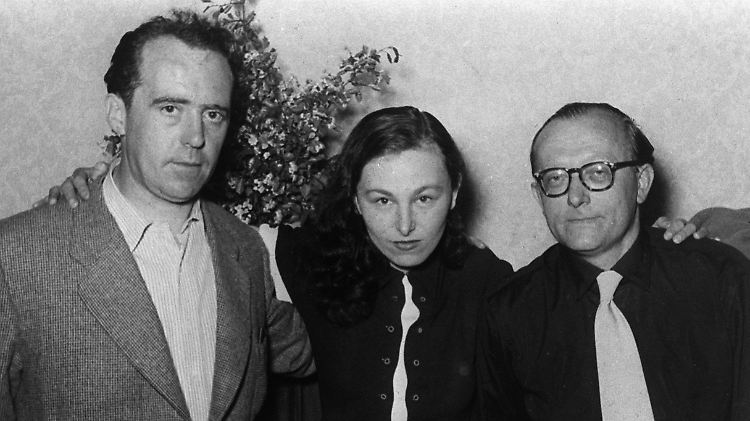 Ilse Aichinger 1952 in Frankfurt am Main mit ihrem Mann Günther Eich (r.) und Heinrich Böll.