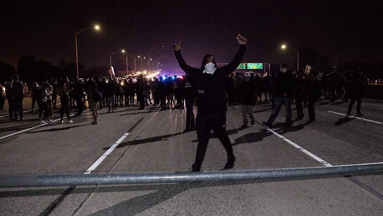 Auch im kalifornischen Oakland demonstrierten Trump-Gegner.