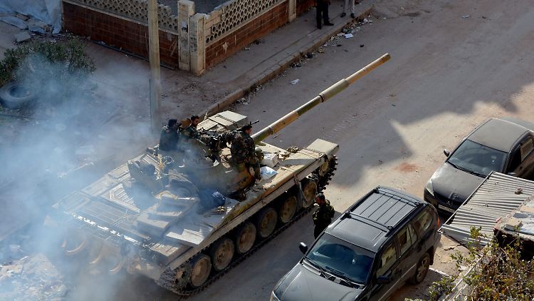 Panzer der syrischen Regierungstruppen in Aleppo.
