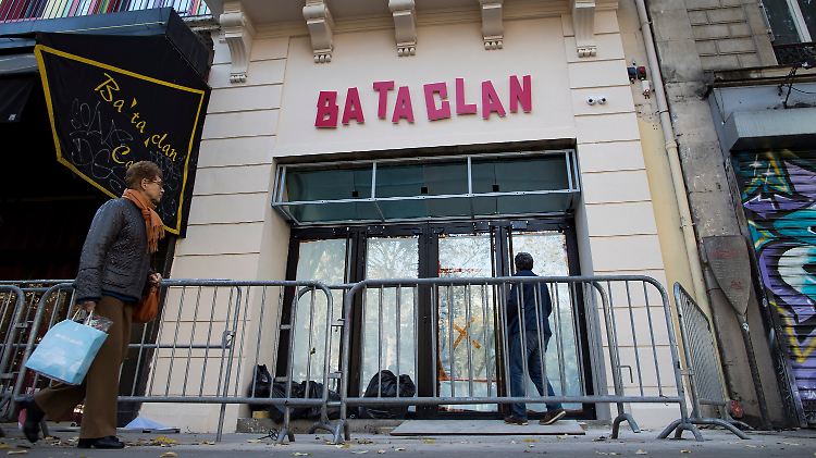 Am 13. November 2015 überfielen die Terroristen unter anderem ein Fußballstadion, mehrere Bars und Restaurants sowie den Konzertsaal Bataclan in Paris.
