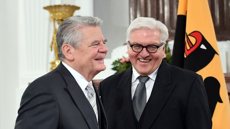Scherzt Bundespräsident Gauck hier mit seinem Nachfolger?