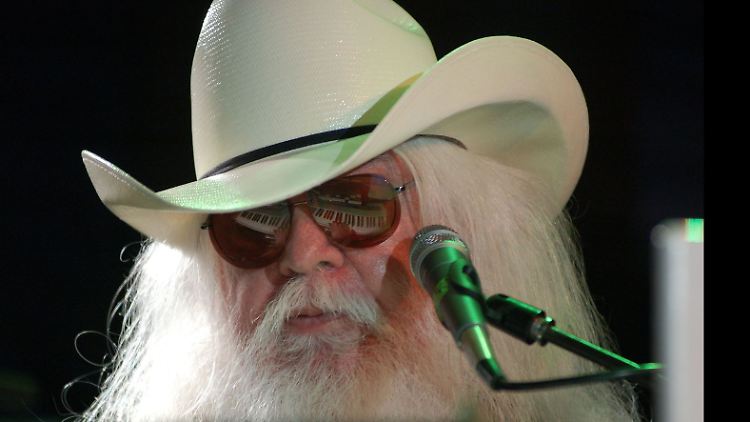 Leon Russell bei einem Auftritt in Fort Lauderdale 2009. 