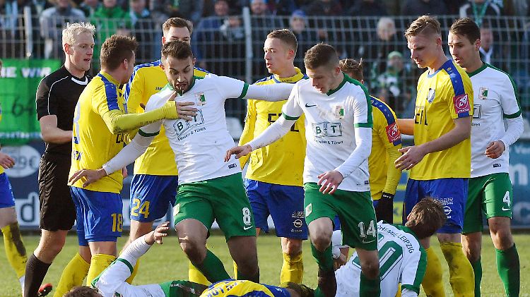 Es war hitzig in Leipzig zwischen Lok und Chemie, es gab einen Platzverweis. Aber es war einfach nur Fußball.