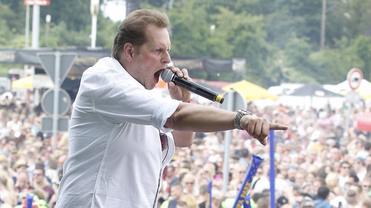 Kaum zu glauben: Jens Büchner hat es vom Ex-Stasi-Mitarbeiter zum Ballermann-Sänger gebracht. 