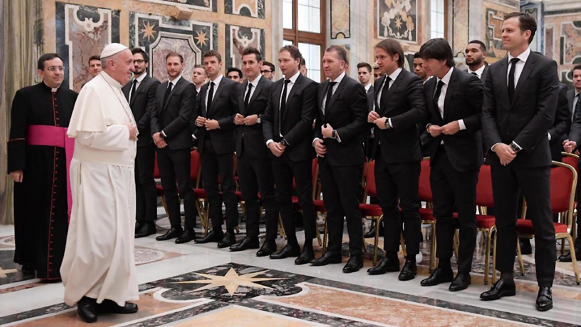 Dort steht am Dienstag der Klassiker gegen Italien zum Abschluss des Länderspieljahres auf dem Programm.
