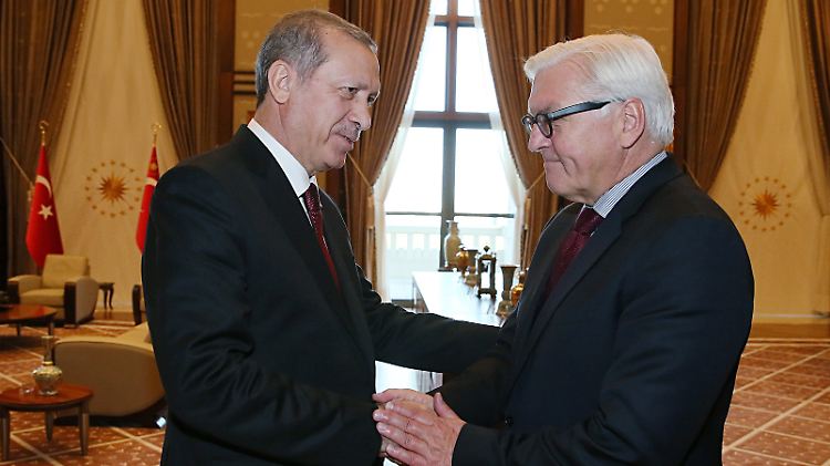 Frank-Walter Steinmeier bemüht sich bei seinem Türkei-Besuch um diplomatische Worte. 