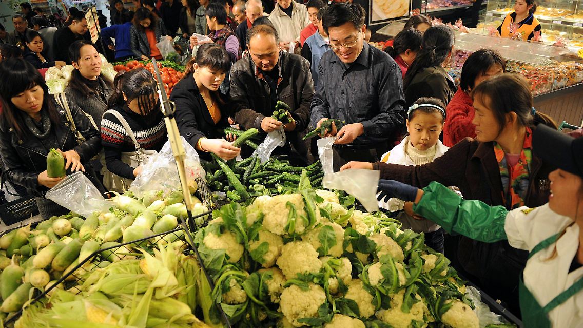 2010-11-11T025324Z_01_PEK01_RTRMDNP_3_CHINA-ECONOMY.JPG1762257197464366383.jpg