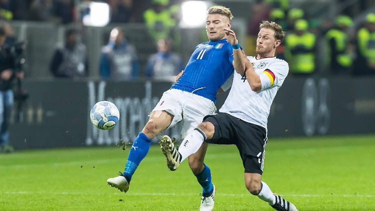 Benedikt Höwedes hatte die Italiener Ciro Immobile ganz gut im Griff.