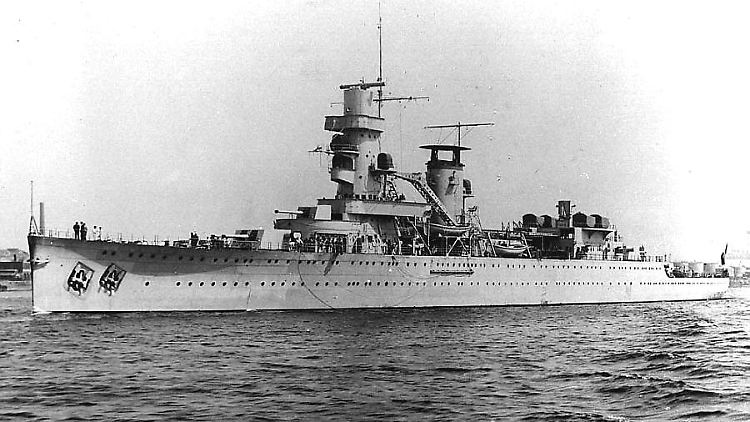Das Flaggschiff von Konteradmiral Doorman, der niederländische Kreuzer De Ruyter, wurde in der Schlacht von Java versenkt. 