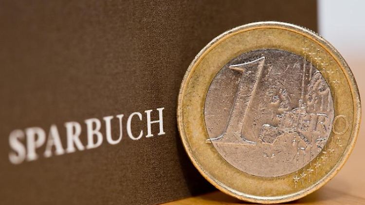 Das Sparbuch sinkt in der Gunst der Deutschen.