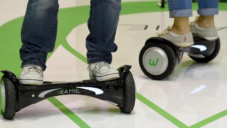 Hoverboards sollten besser nicht im Straßenverkehr zum Einsatz kommen.