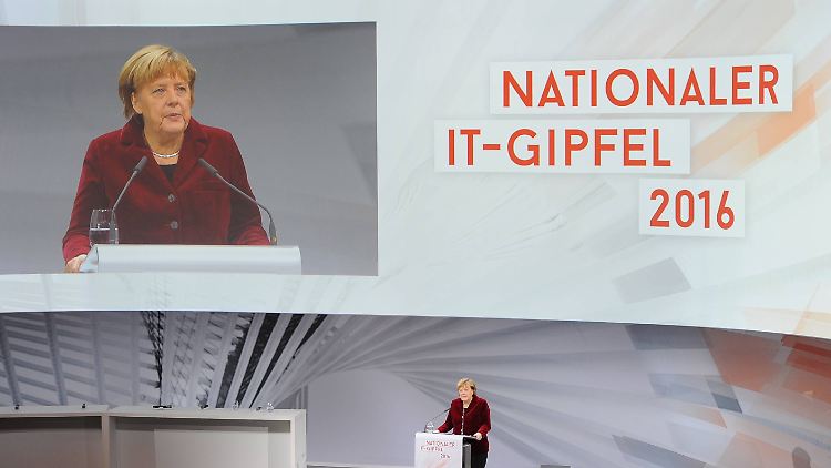 Weniger Schutz, mehr Daten: Merkel und ihre Minister sind sich mit der Industrie weitgehend einig. 