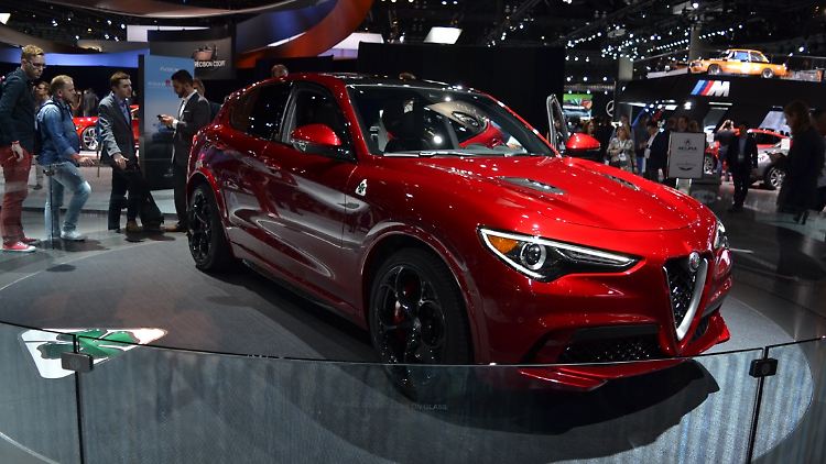 Ähnlichkeiten des Stelvio mit Jaguar F-Pace und Porsche Macan sind bestimmt nicht rein zufällig.